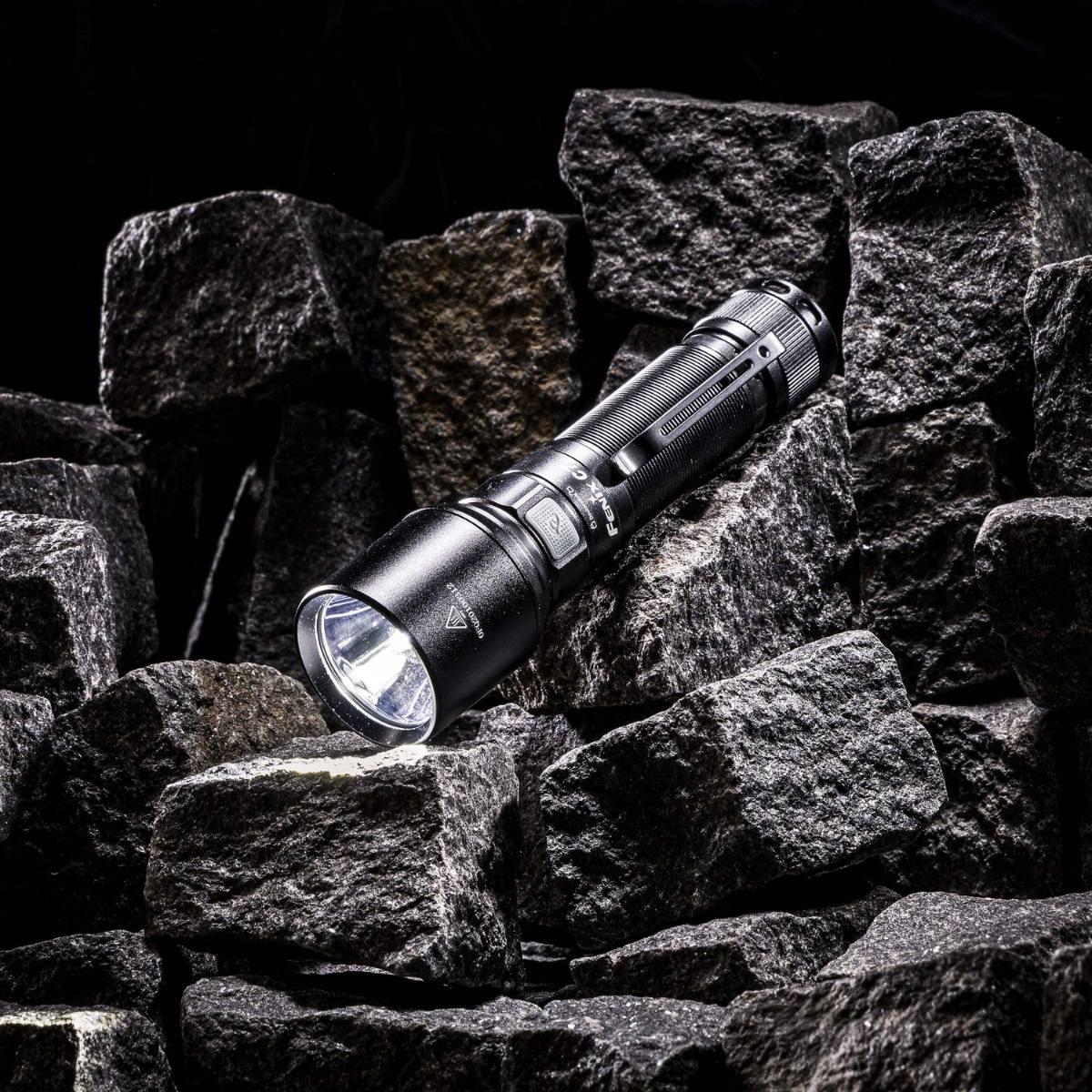fenix latarka edc 3000 lumenow c7