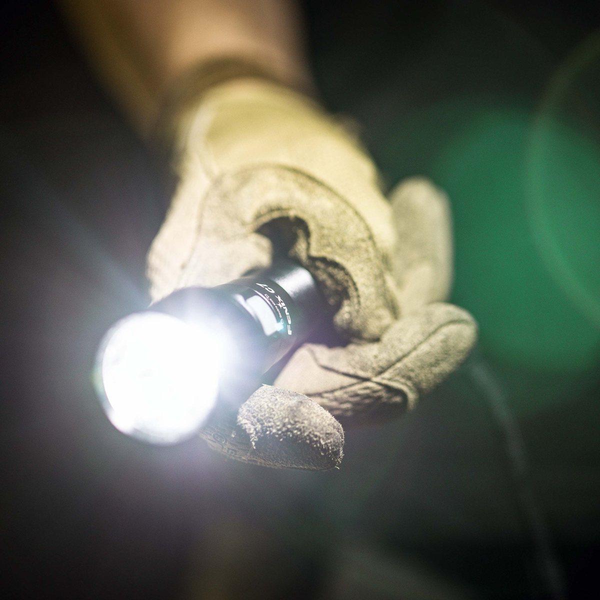 fenix latarka edc 3000 lumenow c7
