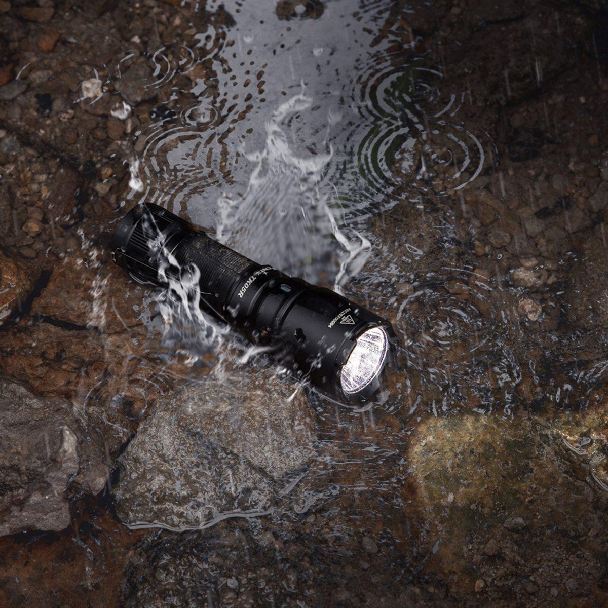 fenix latarka taktyczna 1000 lumenow tk05r