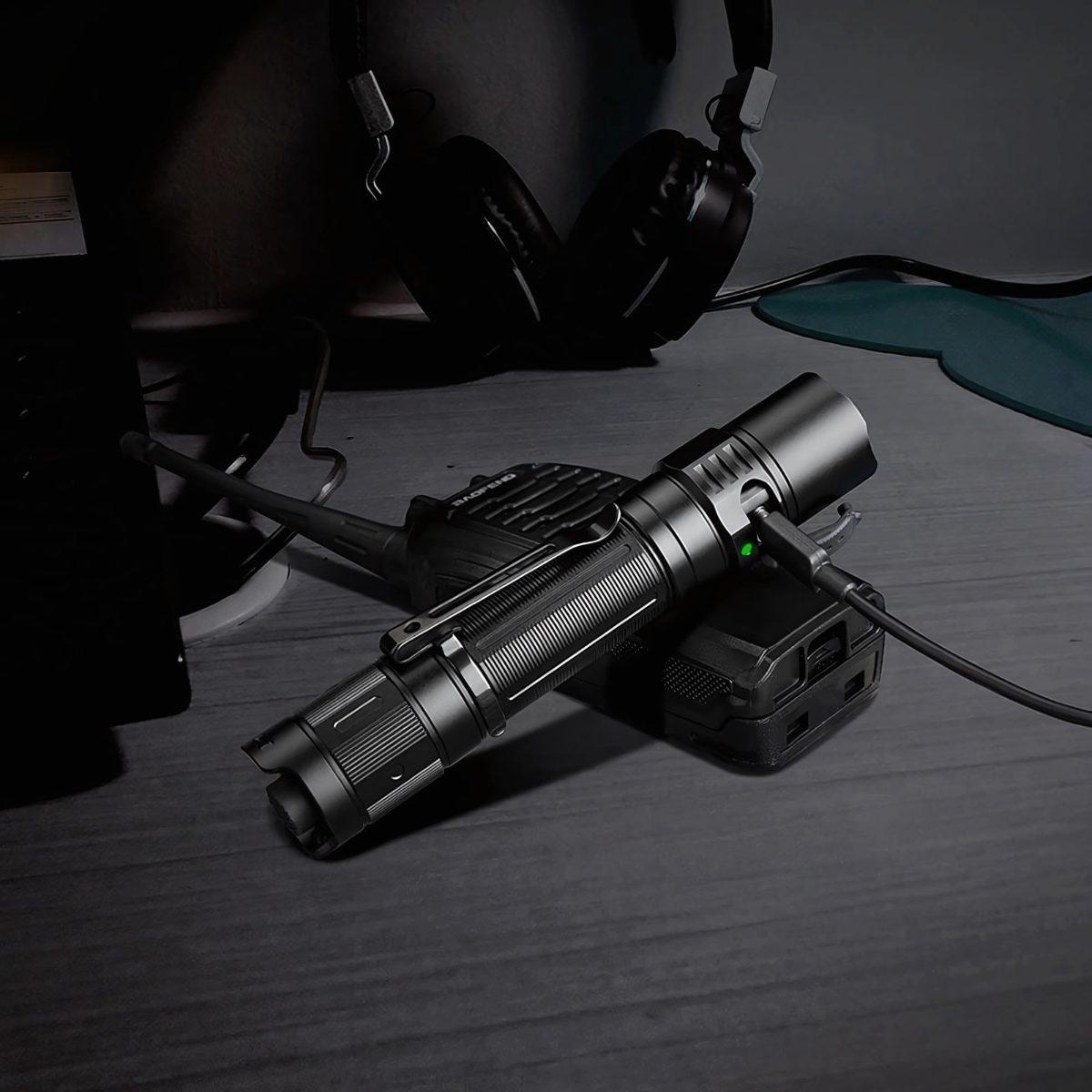fenix latarka taktyczna 1700 lumenow pd35r