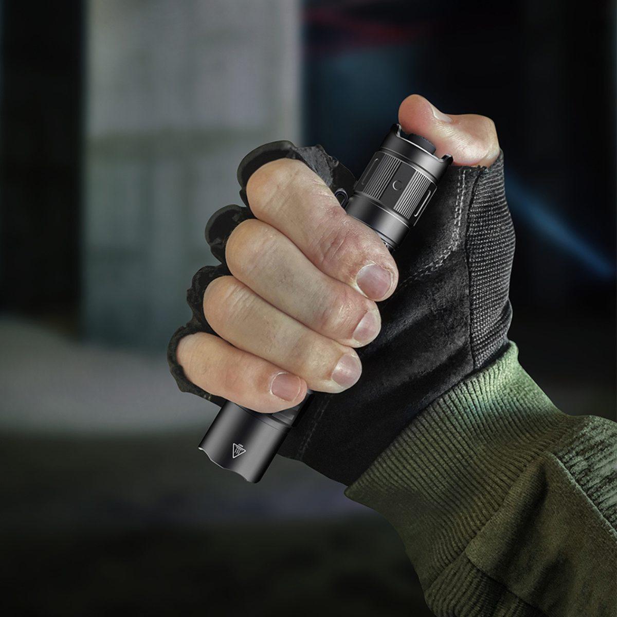 fenix latarka taktyczna 1700 lumenow pd35r