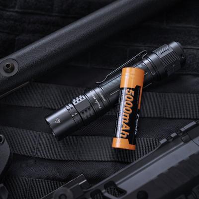 fenix latarka taktyczna 2800 lumenow pd36r pro