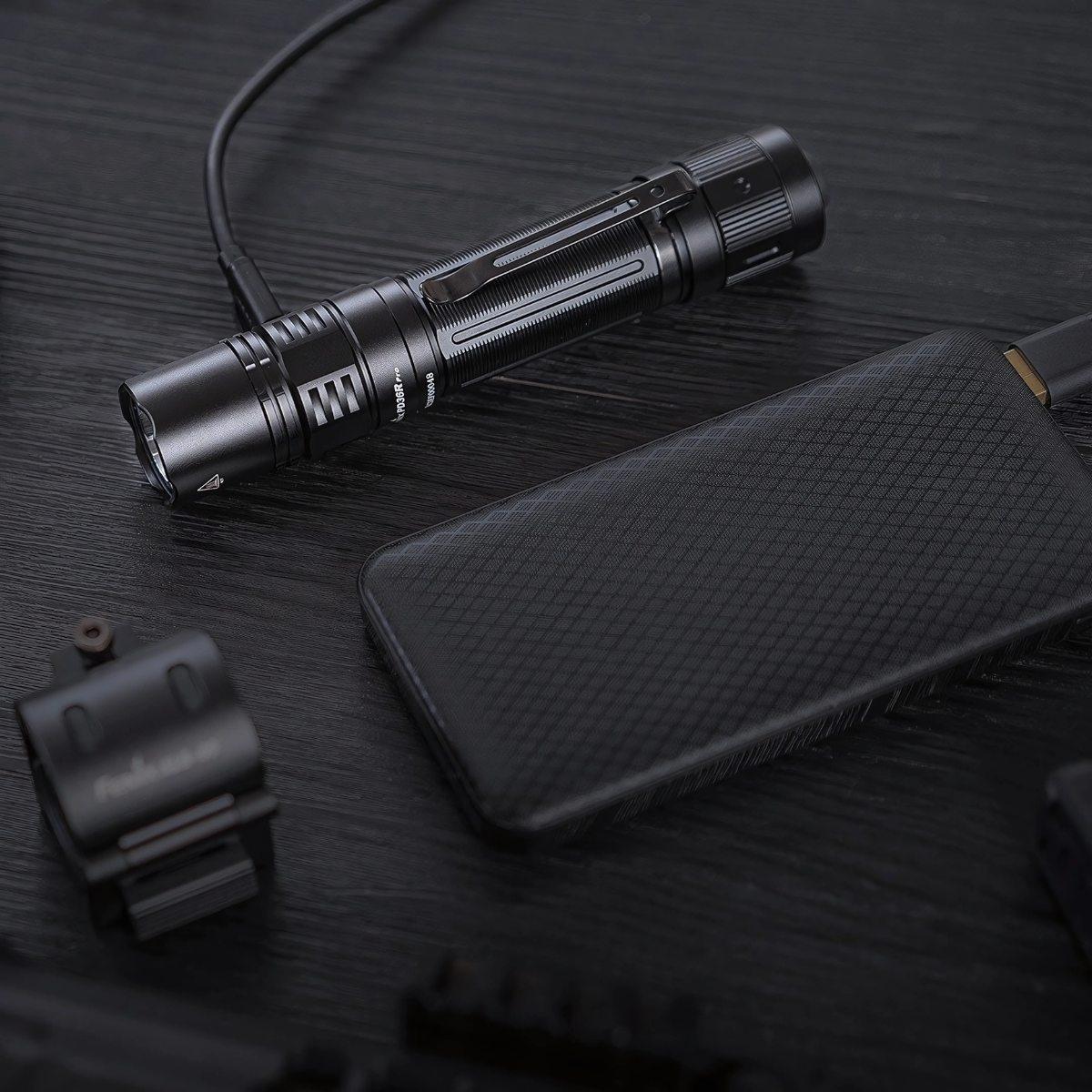 fenix latarka taktyczna 2800 lumenow pd36r pro