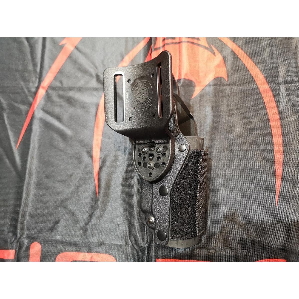 vega holsters kydexowa kabura owb z zabezpieczeniem do pistoletu glock 17 19 latarka vkz804