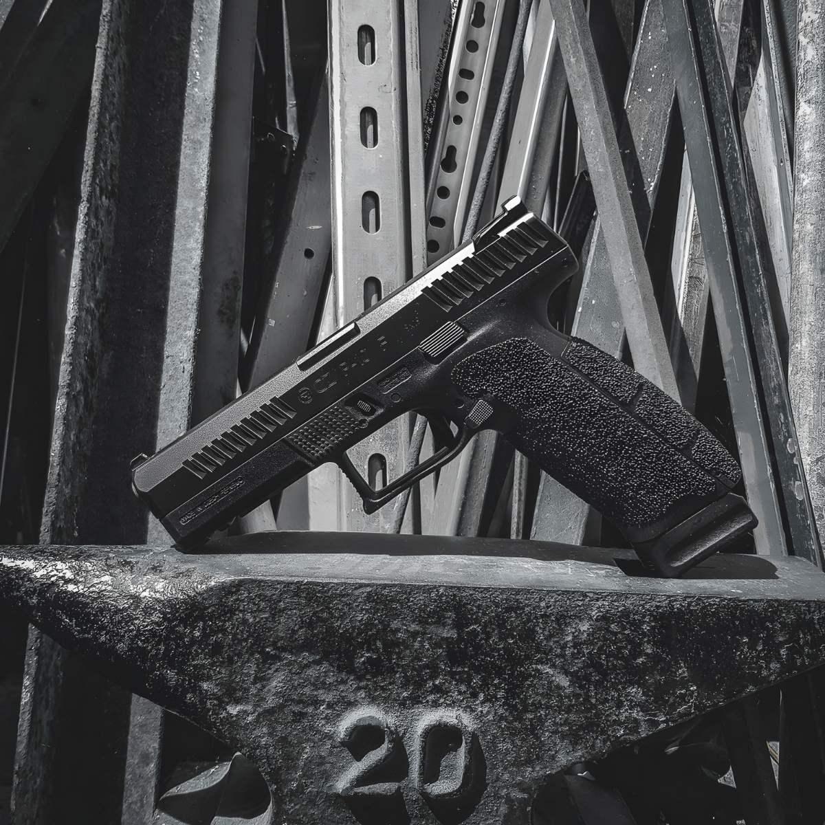 manul corp okladzina antyposlizgowa nexum pistol grip do cz p 10 f czarna